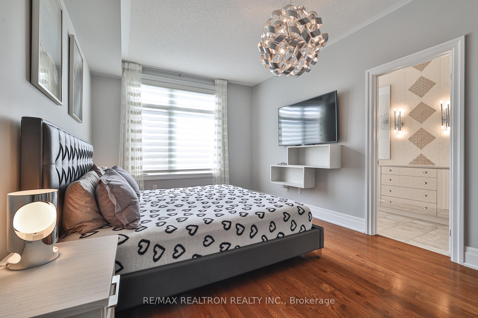 Photo 14 of 123 Golden Trail, Vaughan, Patterson — HOMEH