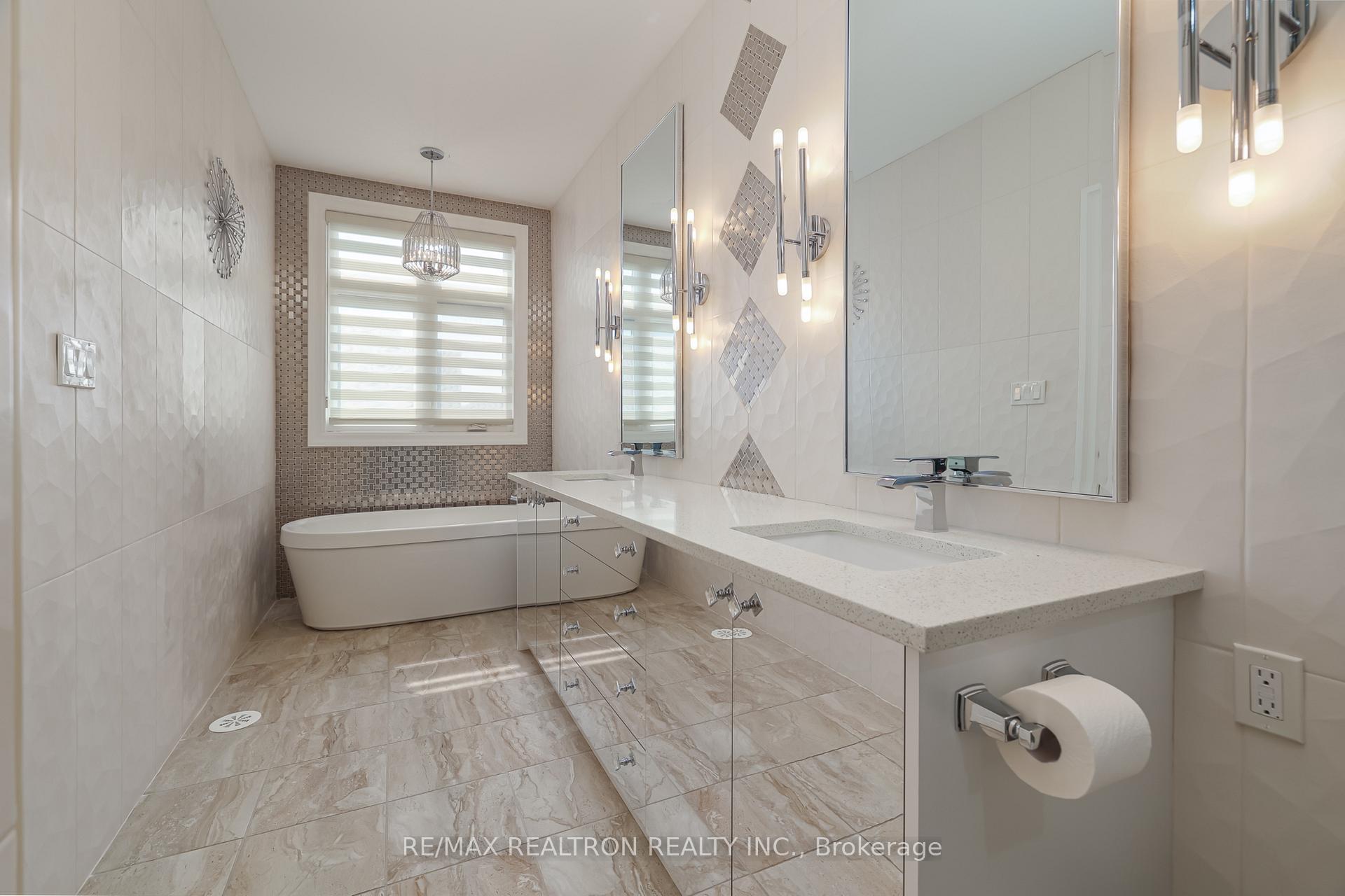 Photo 16 of 123 Golden Trail, Vaughan, Patterson — HOMEH