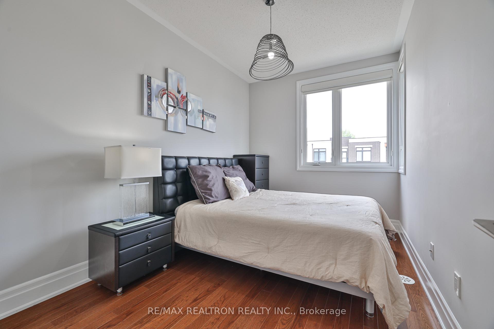 Photo 18 of 123 Golden Trail, Vaughan, Patterson — HOMEH