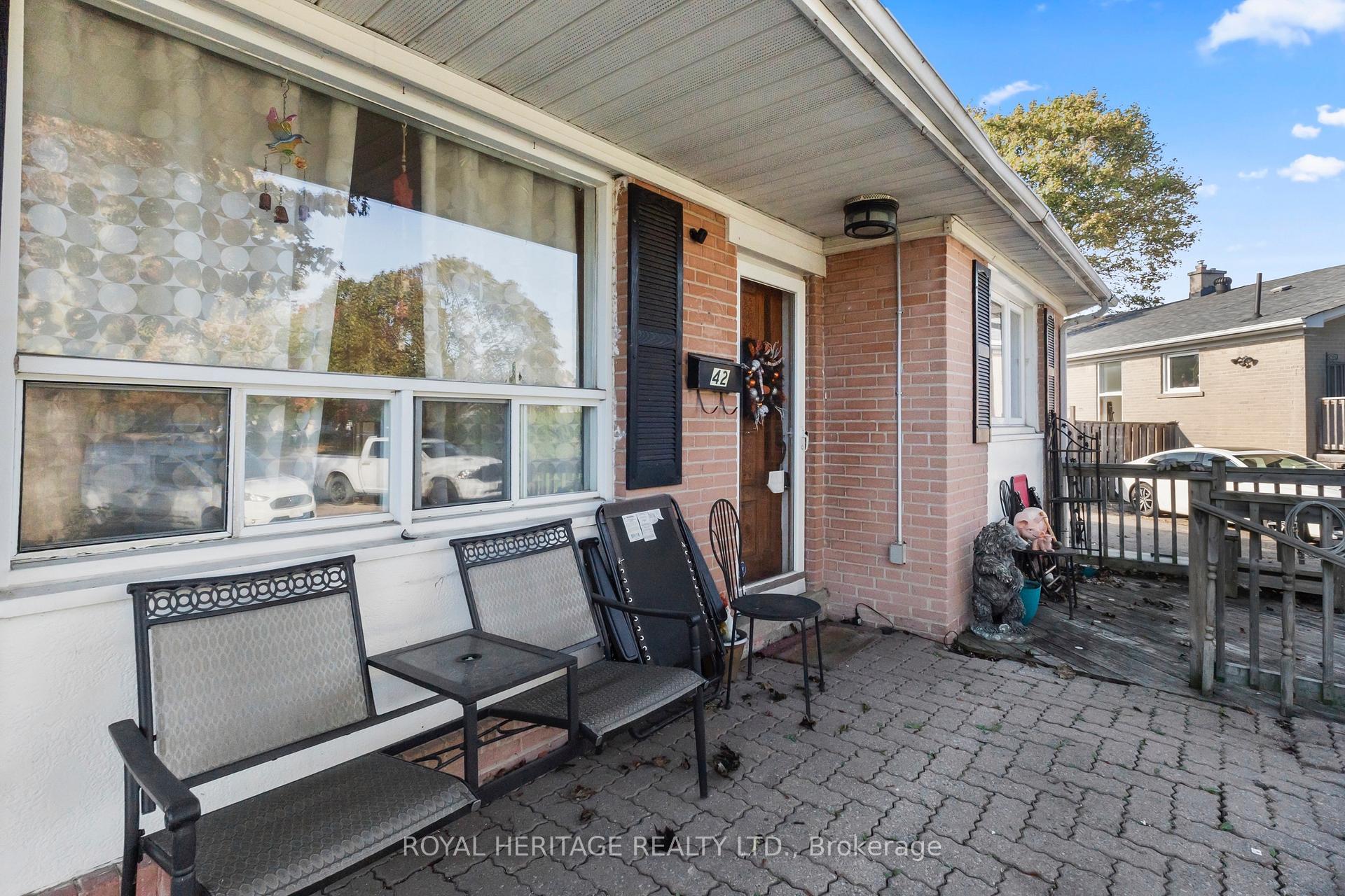 Photo 3 of 42 Billingsgate Crescent, Ajax, South East — HOMEH