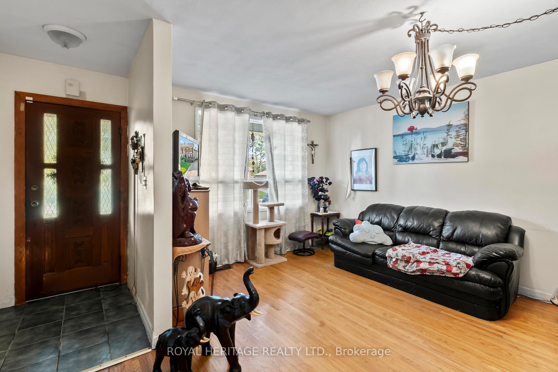 Photo 5 of 42 Billingsgate Crescent, Ajax, South East — HOMEH