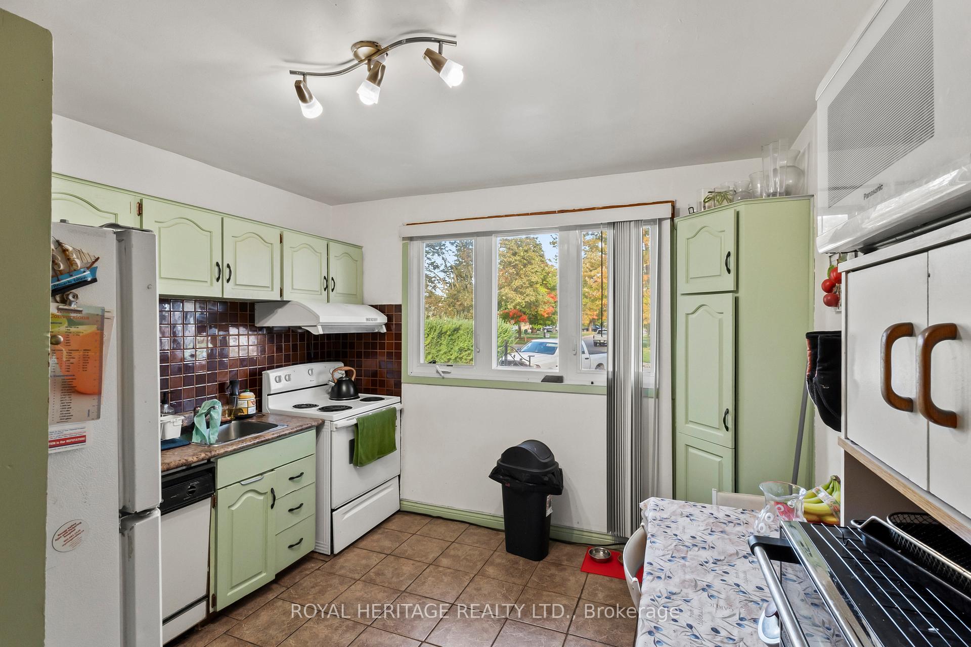 Photo 9 of 42 Billingsgate Crescent, Ajax, South East — HOMEH