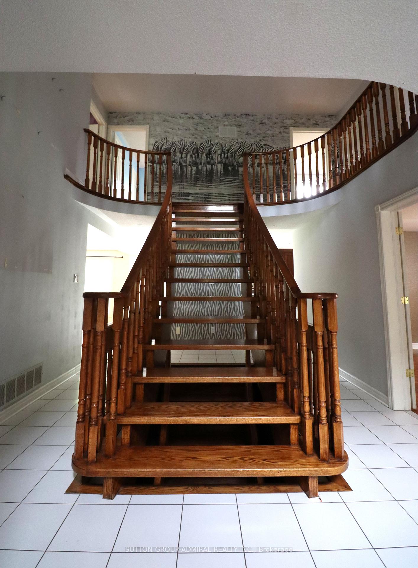 Photo 5 of 152 Grenadier Crescent, Vaughan, Beverley Glen — HOMEH