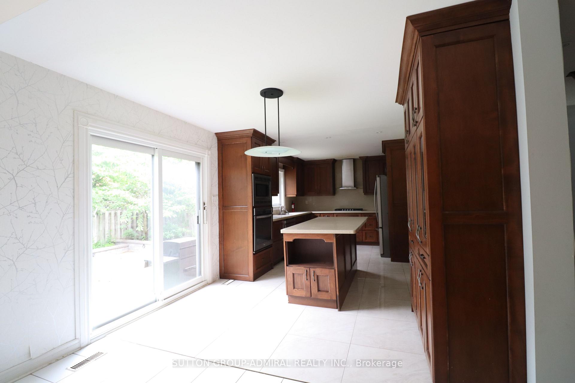 Photo 9 of 152 Grenadier Crescent, Vaughan, Beverley Glen — HOMEH
