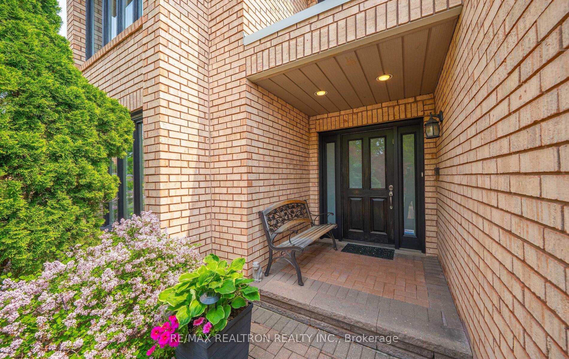 Photo 3 of 53 Hefhill Court, Vaughan, Crestwood-Springfarm-Yorkhill — HOMEH