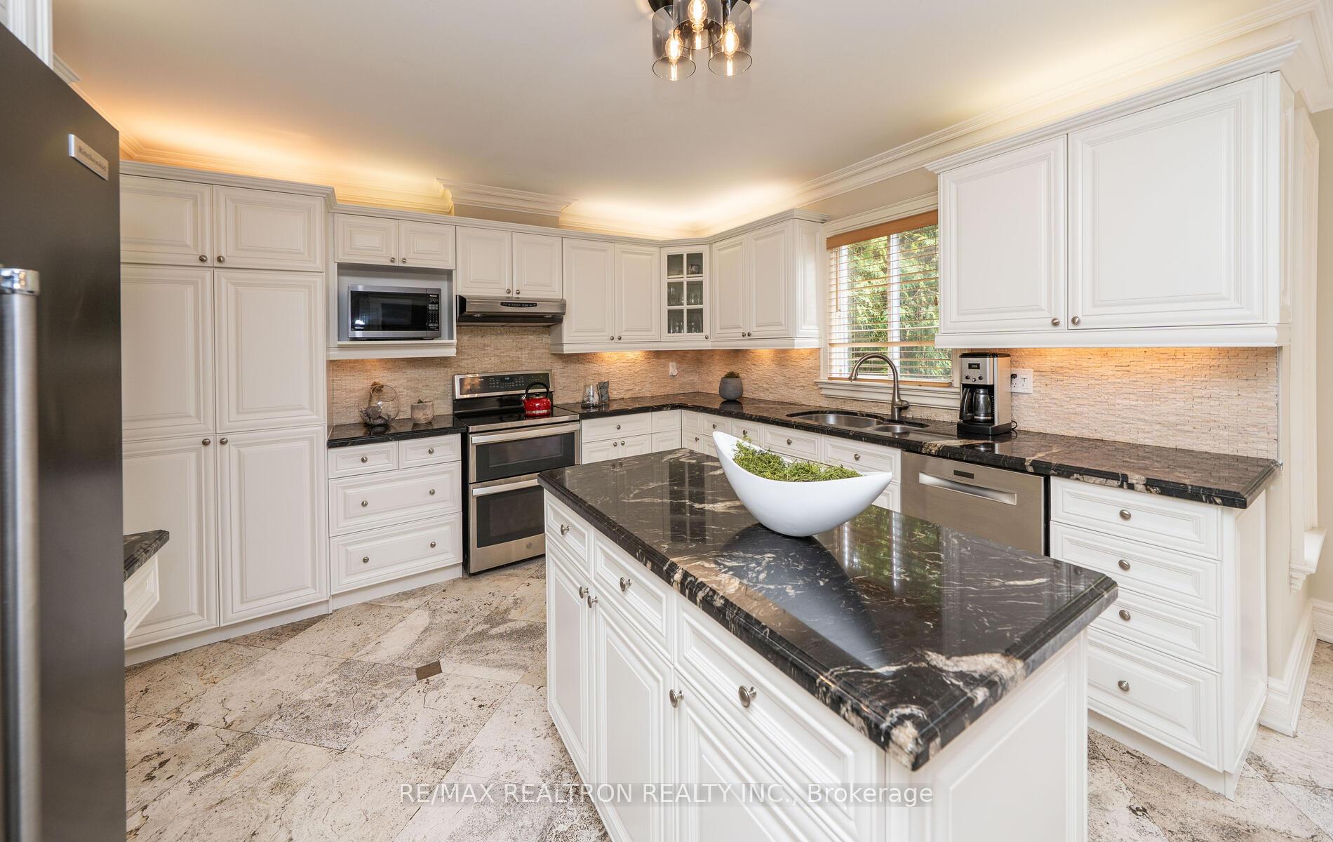 Photo 13 of 53 Hefhill Court, Vaughan, Crestwood-Springfarm-Yorkhill — HOMEH