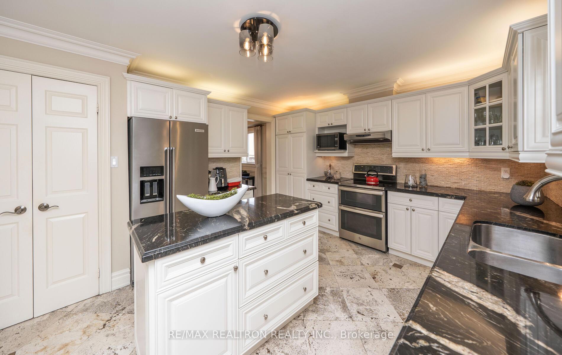 Photo 14 of 53 Hefhill Court, Vaughan, Crestwood-Springfarm-Yorkhill — HOMEH