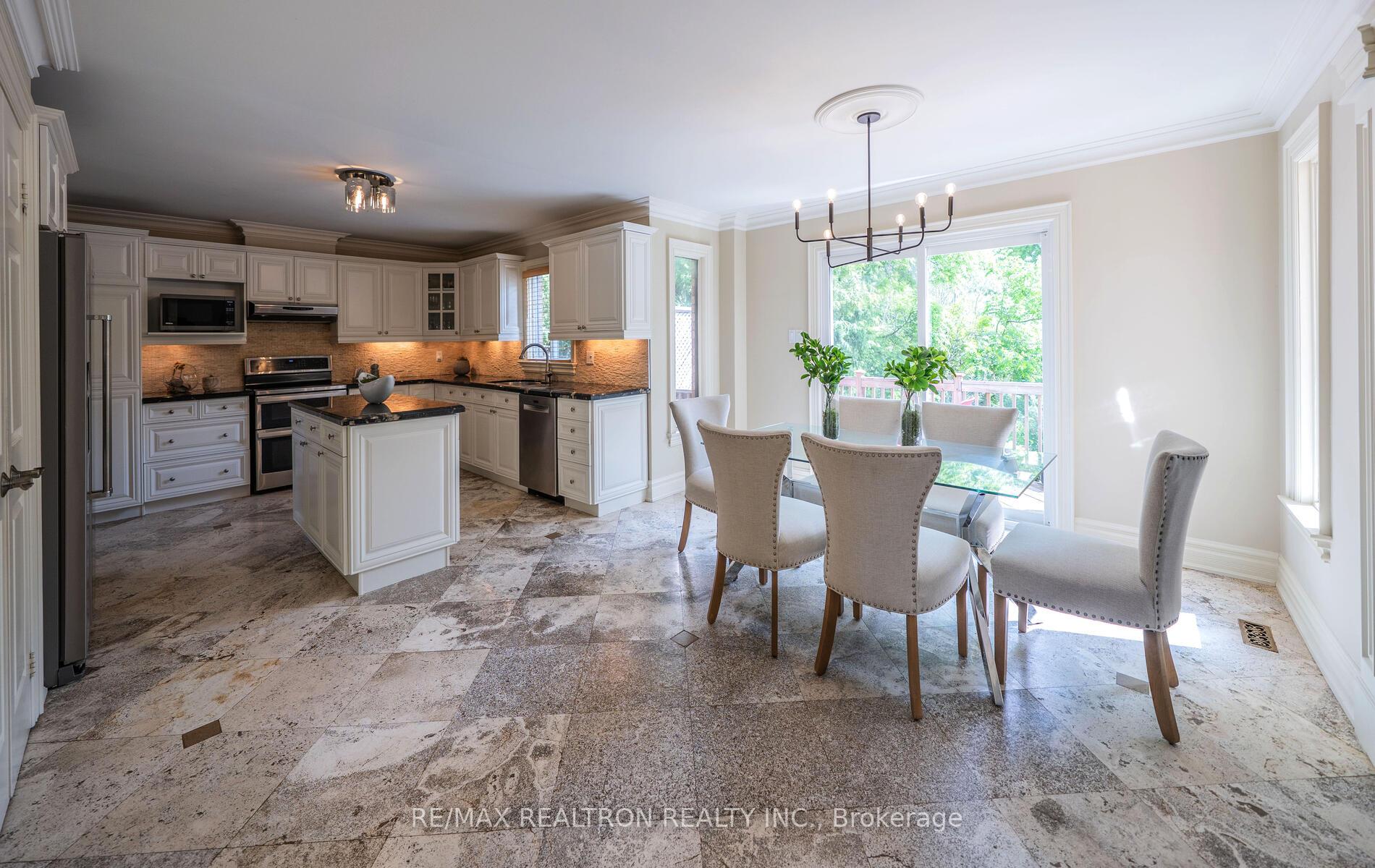 Photo 16 of 53 Hefhill Court, Vaughan, Crestwood-Springfarm-Yorkhill — HOMEH