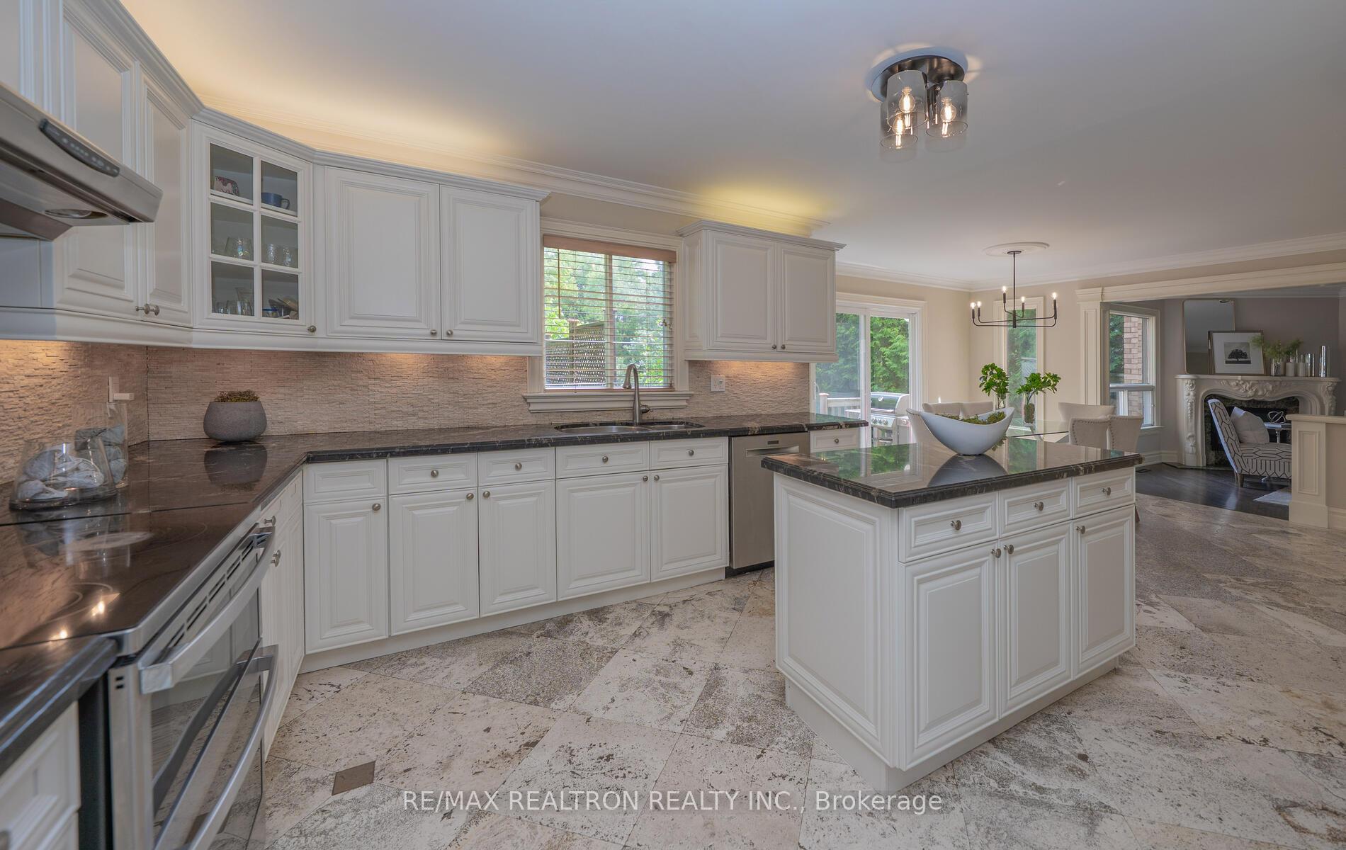 Photo 19 of 53 Hefhill Court, Vaughan, Crestwood-Springfarm-Yorkhill — HOMEH