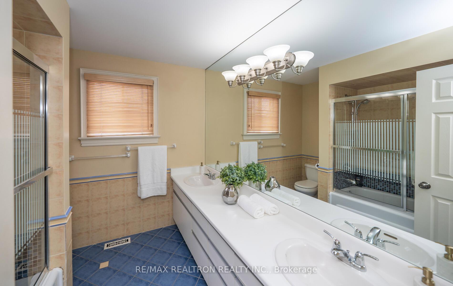 Photo 31 of 53 Hefhill Court, Vaughan, Crestwood-Springfarm-Yorkhill — HOMEH