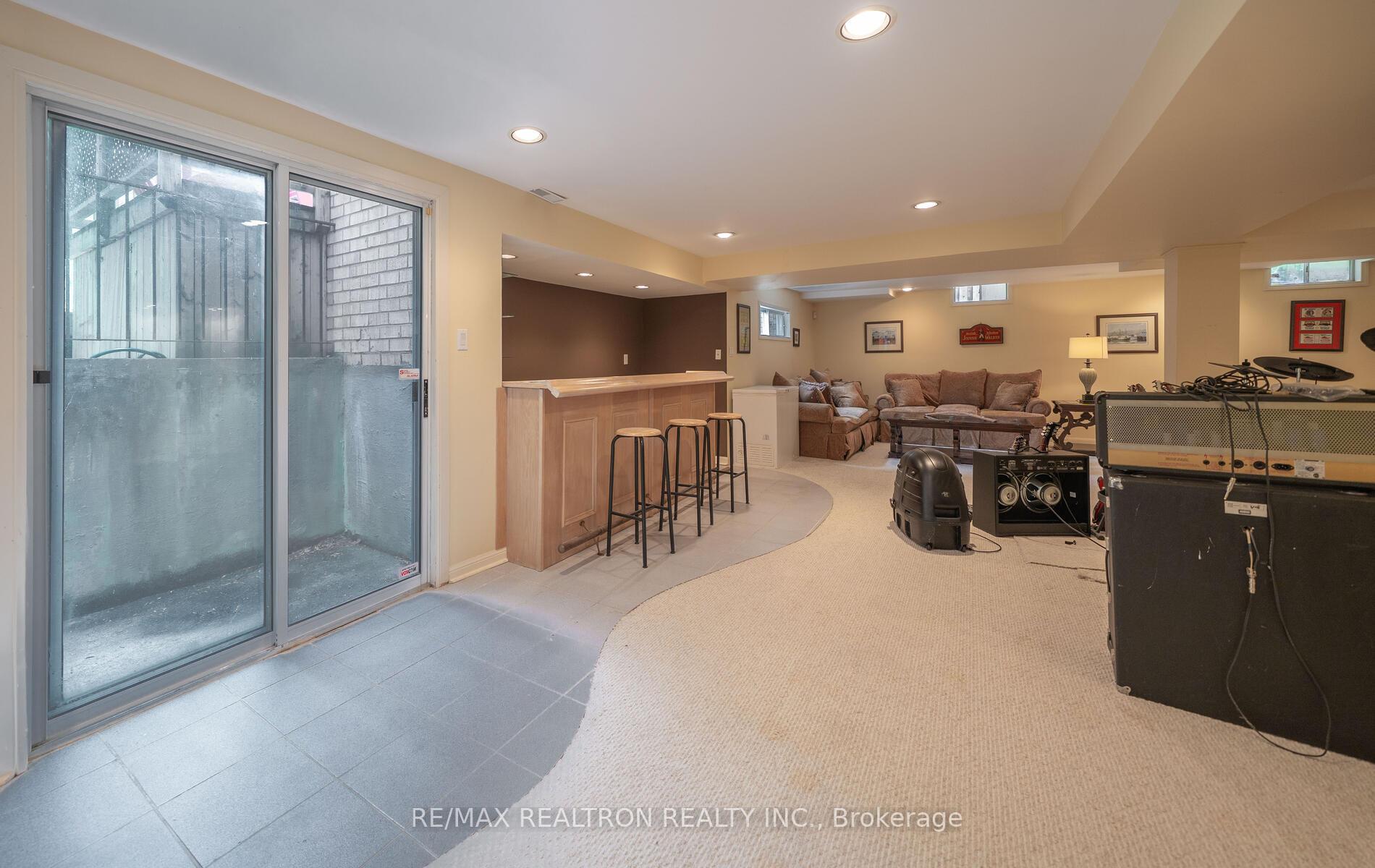 Photo 37 of 53 Hefhill Court, Vaughan, Crestwood-Springfarm-Yorkhill — HOMEH