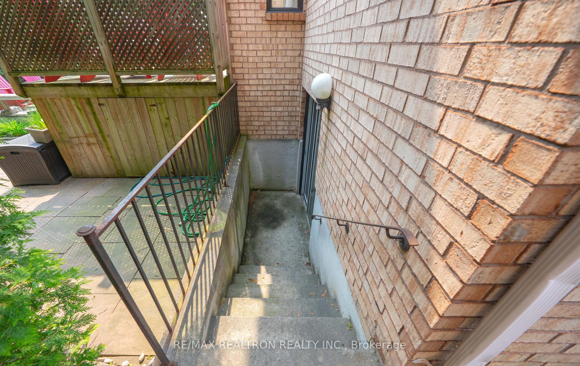 Photo 42 of 53 Hefhill Court, Vaughan, Crestwood-Springfarm-Yorkhill — HOMEH