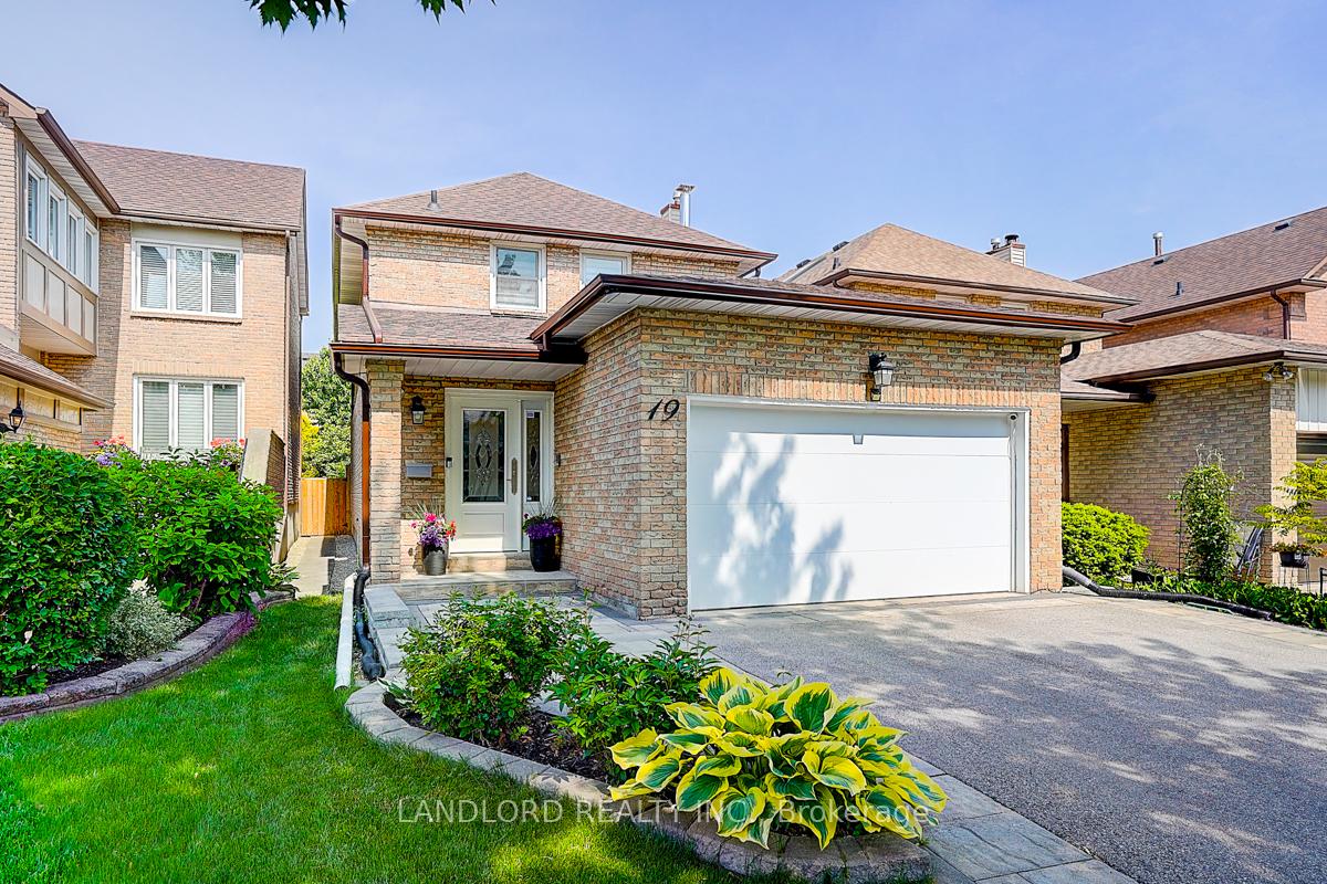 Photo 2 of 19 Esther Crescent, Vaughan, Crestwood-Springfarm-Yorkhill — HOMEH