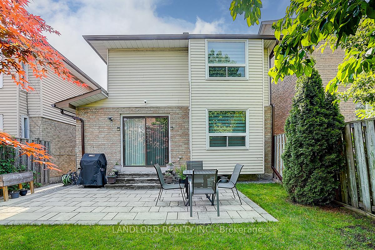 Photo 5 of 19 Esther Crescent, Vaughan, Crestwood-Springfarm-Yorkhill — HOMEH