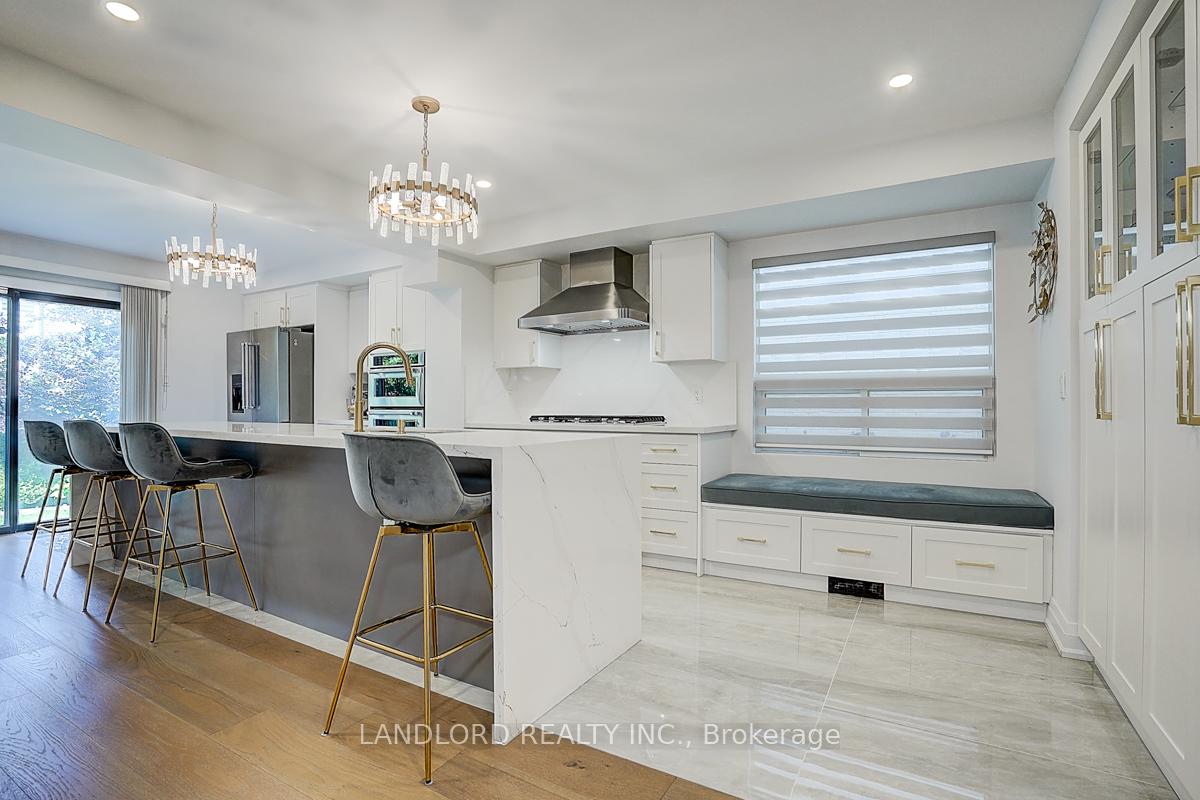 Photo 13 of 19 Esther Crescent, Vaughan, Crestwood-Springfarm-Yorkhill — HOMEH