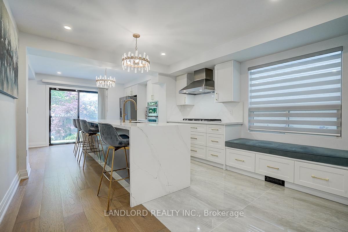 Photo 14 of 19 Esther Crescent, Vaughan, Crestwood-Springfarm-Yorkhill — HOMEH