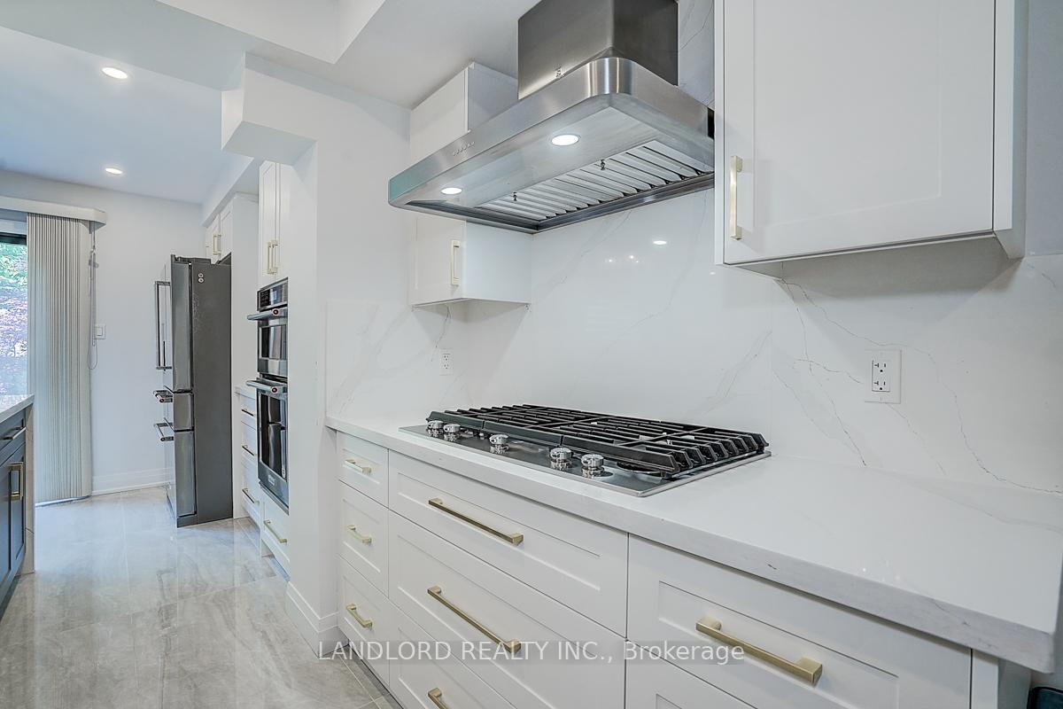 Photo 19 of 19 Esther Crescent, Vaughan, Crestwood-Springfarm-Yorkhill — HOMEH