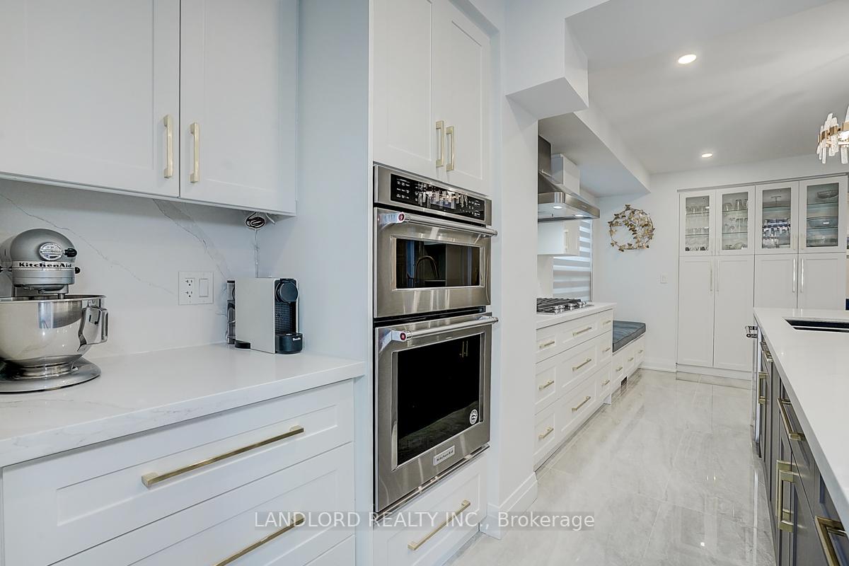 Photo 20 of 19 Esther Crescent, Vaughan, Crestwood-Springfarm-Yorkhill — HOMEH