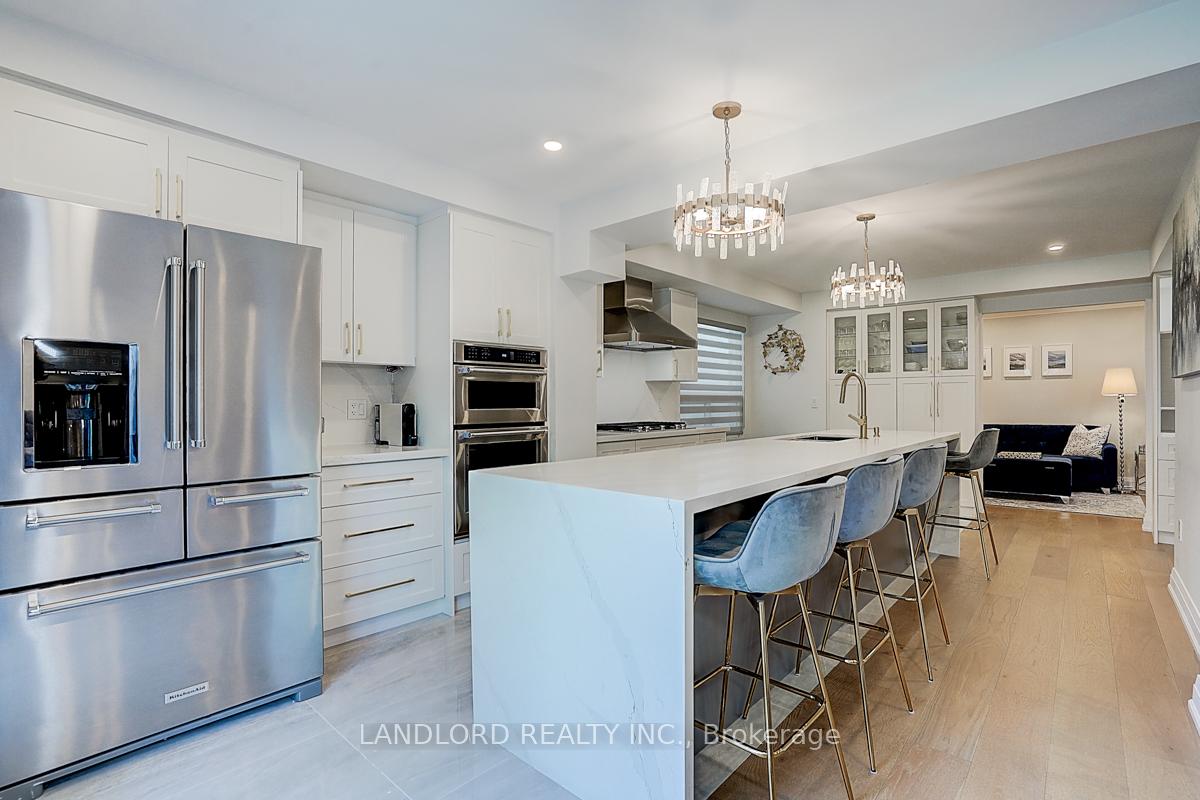 Photo 21 of 19 Esther Crescent, Vaughan, Crestwood-Springfarm-Yorkhill — HOMEH