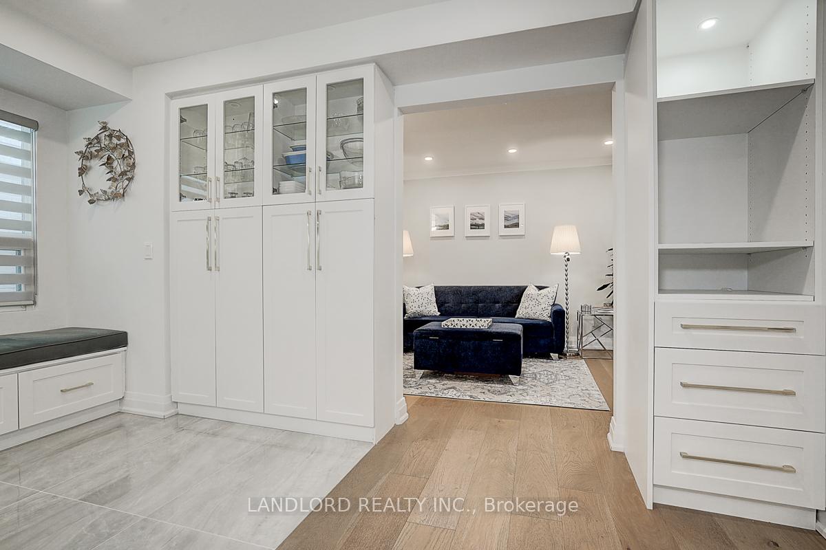 Photo 22 of 19 Esther Crescent, Vaughan, Crestwood-Springfarm-Yorkhill — HOMEH