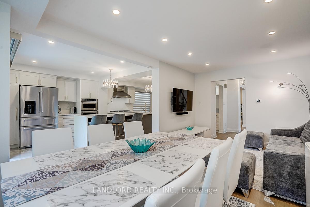 Photo 27 of 19 Esther Crescent, Vaughan, Crestwood-Springfarm-Yorkhill — HOMEH
