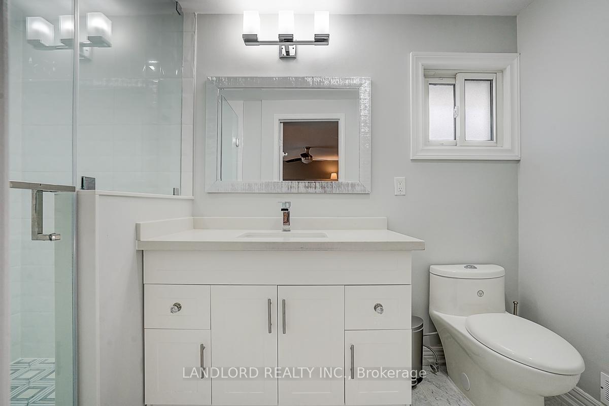 Photo 36 of 19 Esther Crescent, Vaughan, Crestwood-Springfarm-Yorkhill — HOMEH