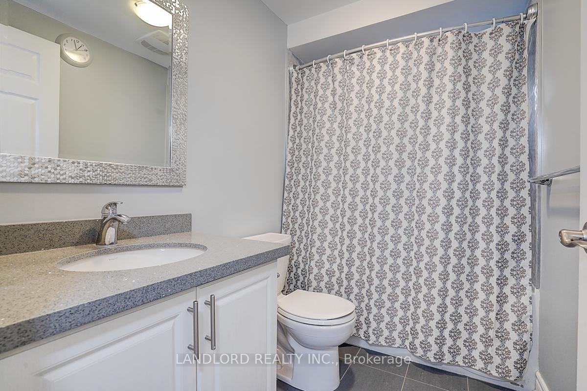 Photo 38 of 19 Esther Crescent, Vaughan, Crestwood-Springfarm-Yorkhill — HOMEH