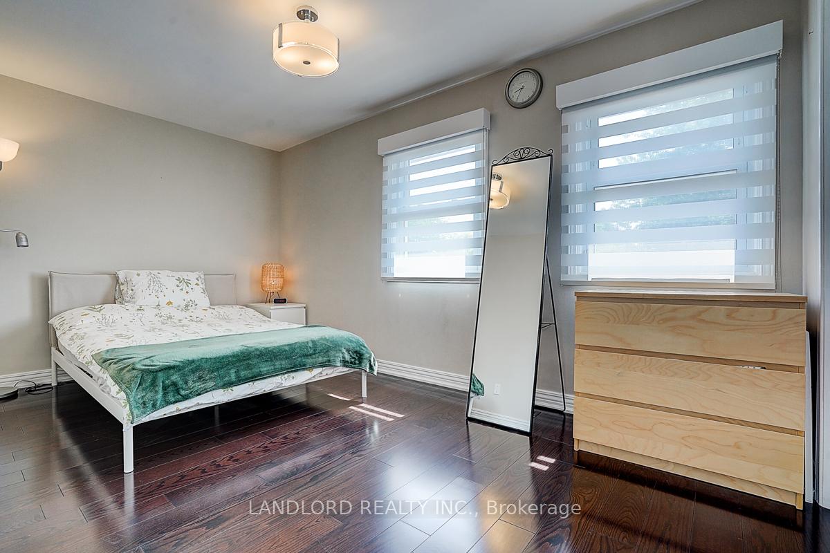 Photo 40 of 19 Esther Crescent, Vaughan, Crestwood-Springfarm-Yorkhill — HOMEH