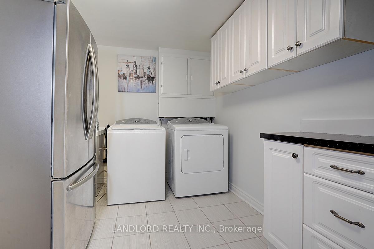 Photo 45 of 19 Esther Crescent, Vaughan, Crestwood-Springfarm-Yorkhill — HOMEH