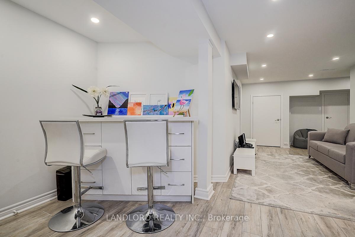 Photo 47 of 19 Esther Crescent, Vaughan, Crestwood-Springfarm-Yorkhill — HOMEH