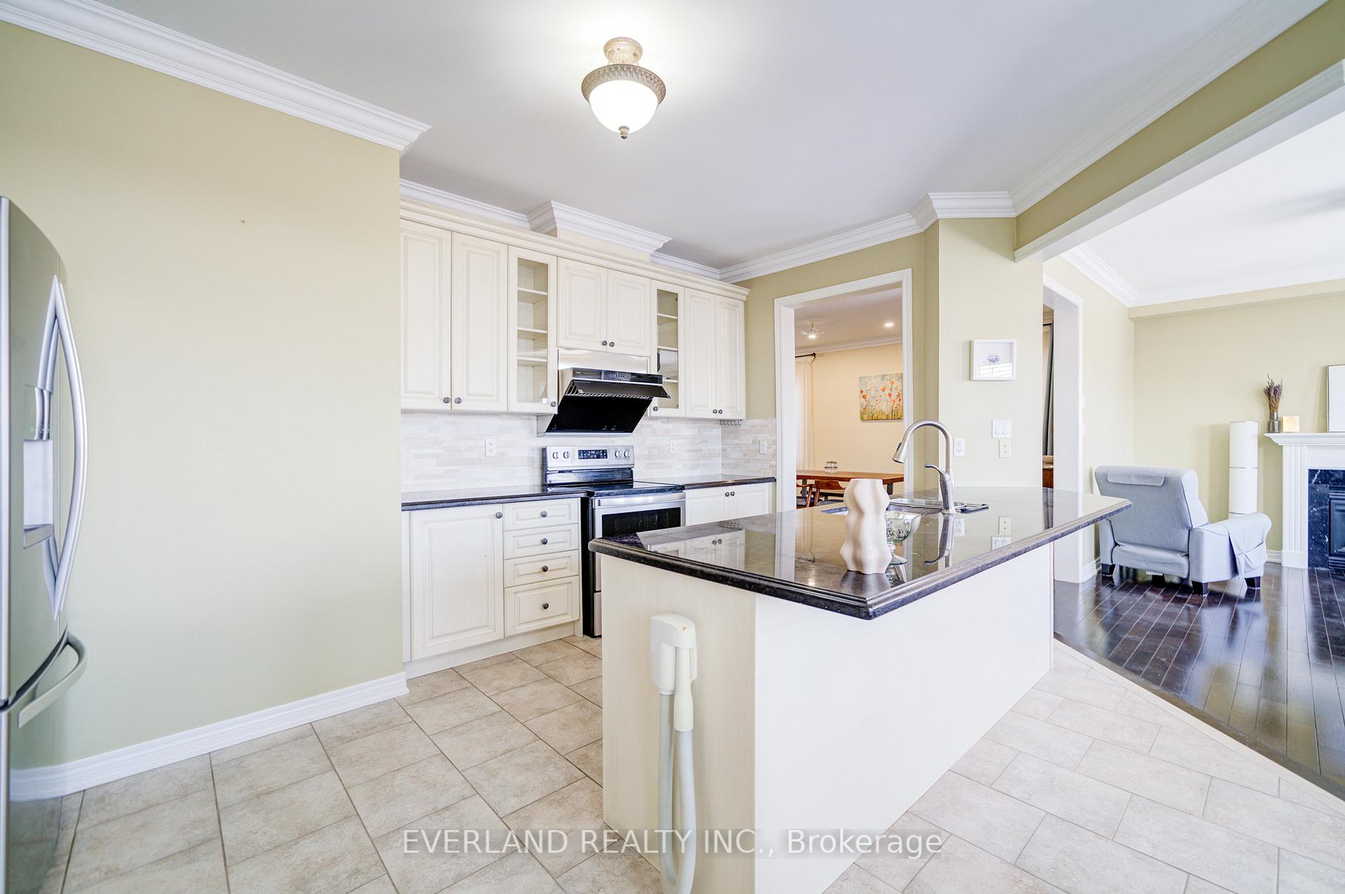 Photo 9 of 647 Peter Rupter Avenue, Vaughan, Patterson — HOMEH