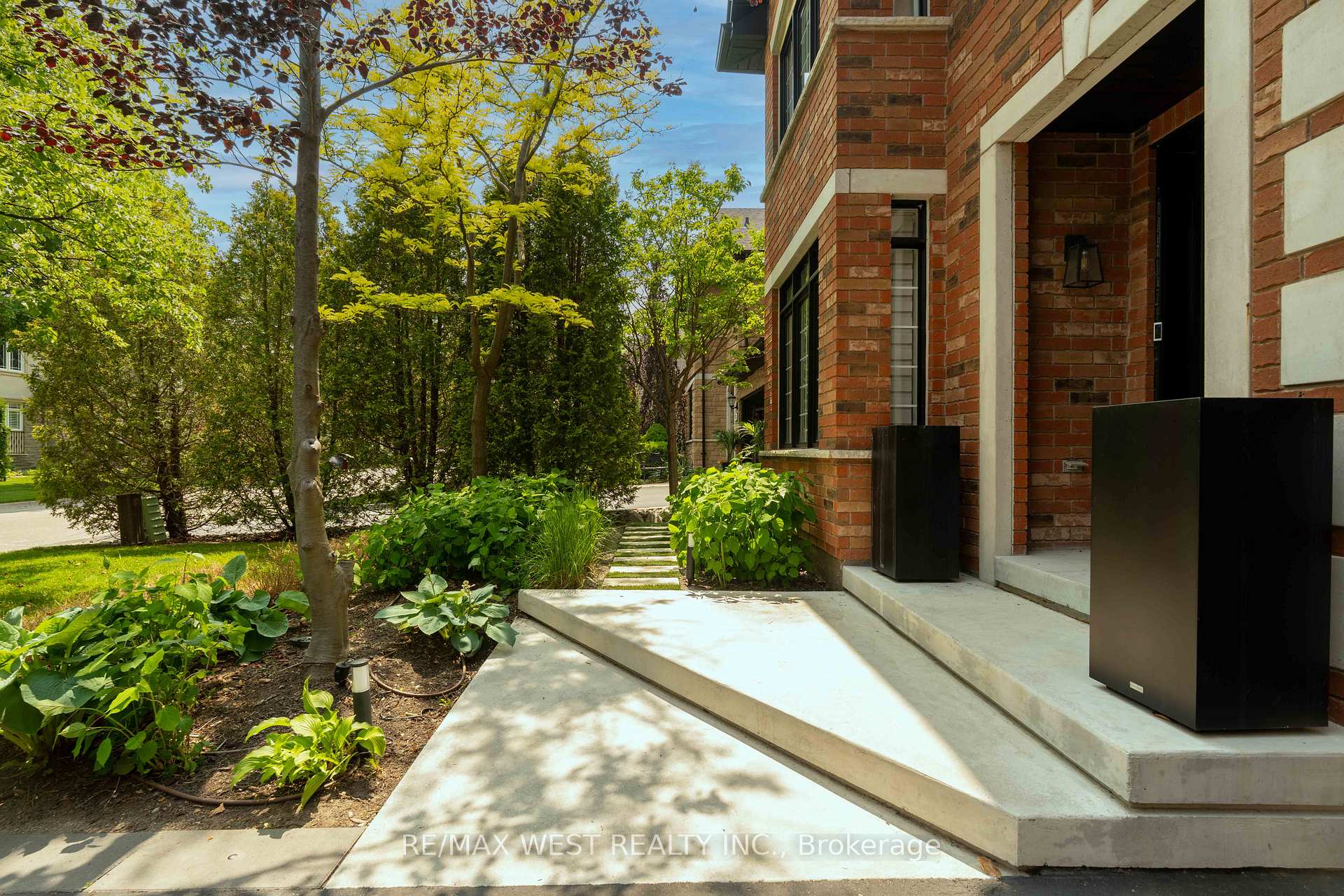 Photo 2 of 26 Arista Gate, Vaughan, Islington Woods — HOMEH
