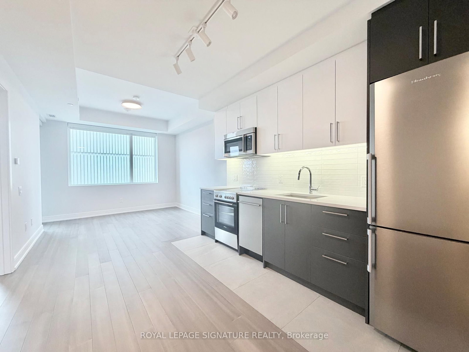 Front of Unit 504, 664 Spadina Ave