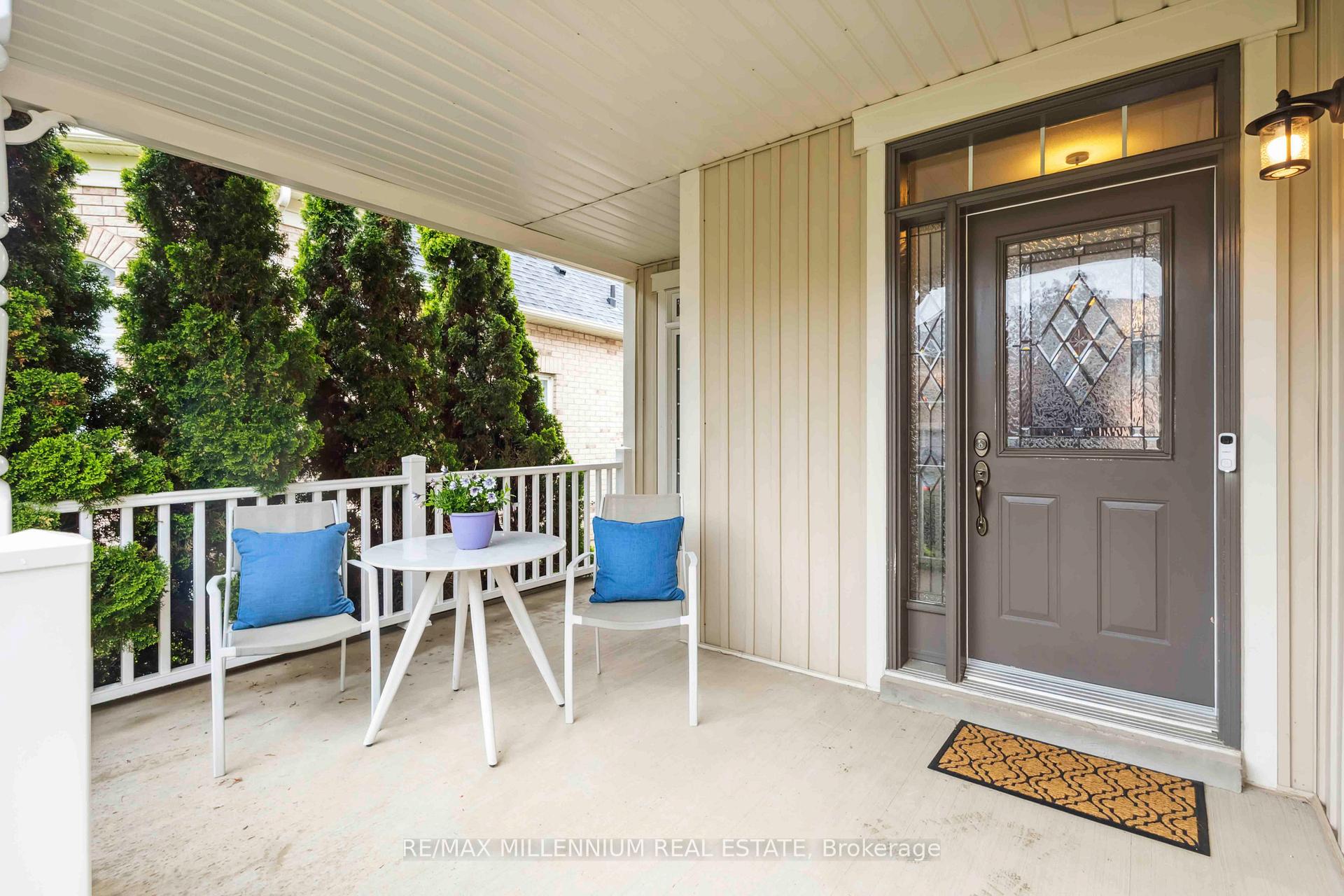 Photo 4 of 27 Corsham Drive, Whitby, Brooklin — HOMEH