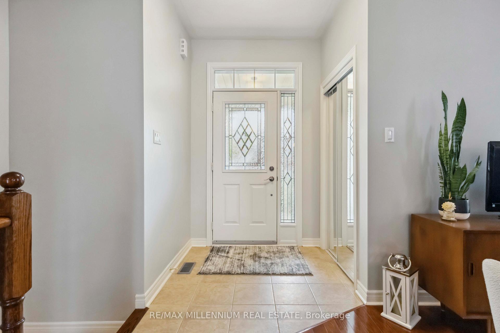 Photo 5 of 27 Corsham Drive, Whitby, Brooklin — HOMEH