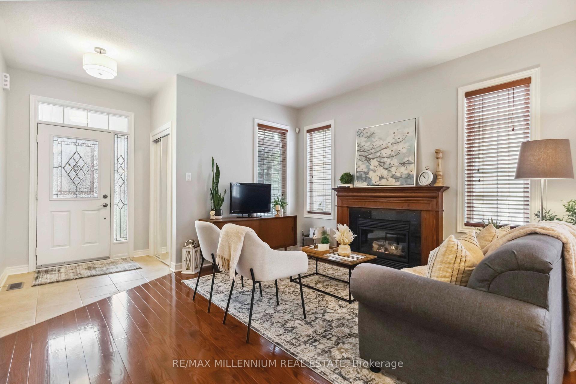 Photo 7 of 27 Corsham Drive, Whitby, Brooklin — HOMEH