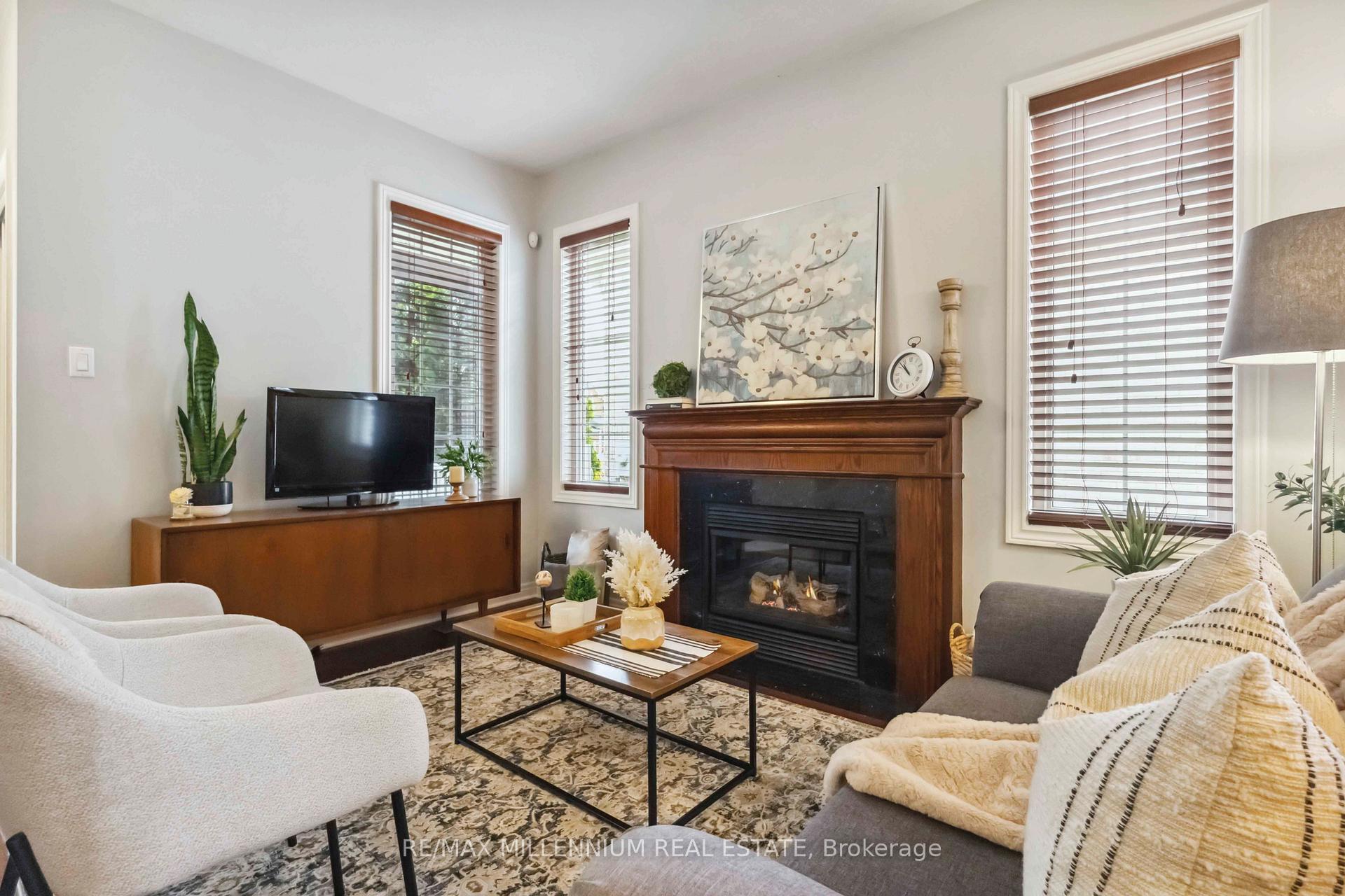Photo 10 of 27 Corsham Drive, Whitby, Brooklin — HOMEH