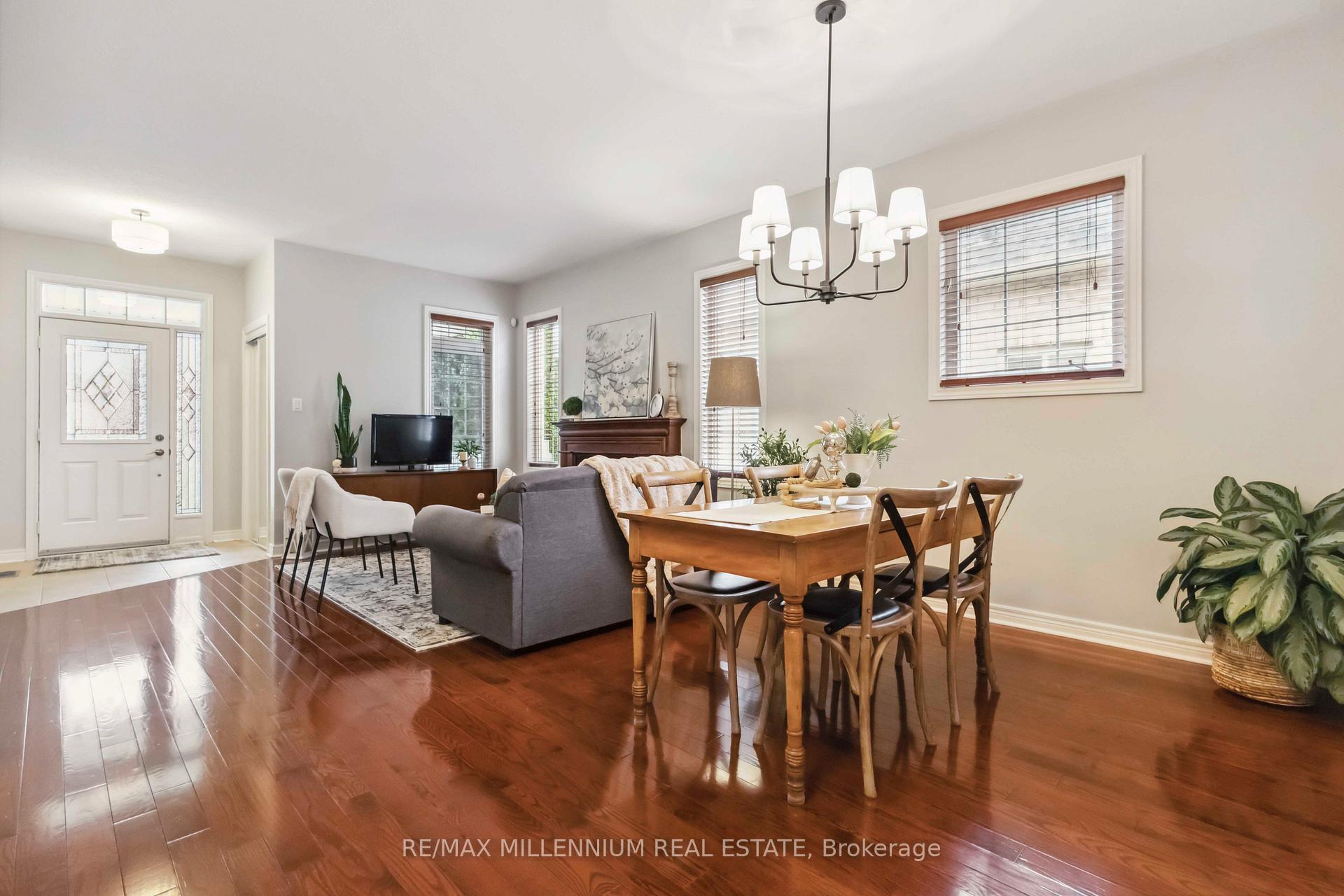 Photo 13 of 27 Corsham Drive, Whitby, Brooklin — HOMEH