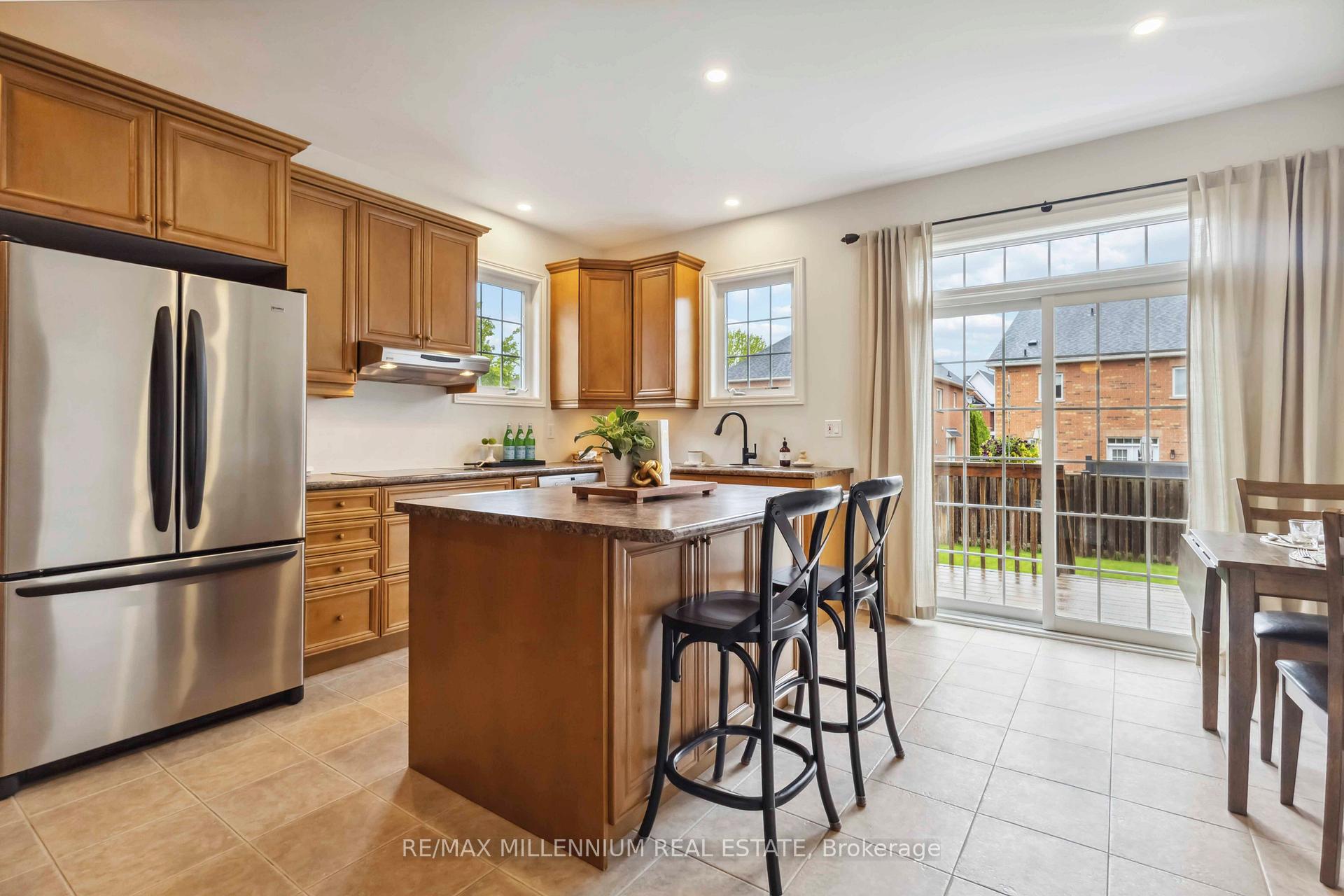 Photo 15 of 27 Corsham Drive, Whitby, Brooklin — HOMEH