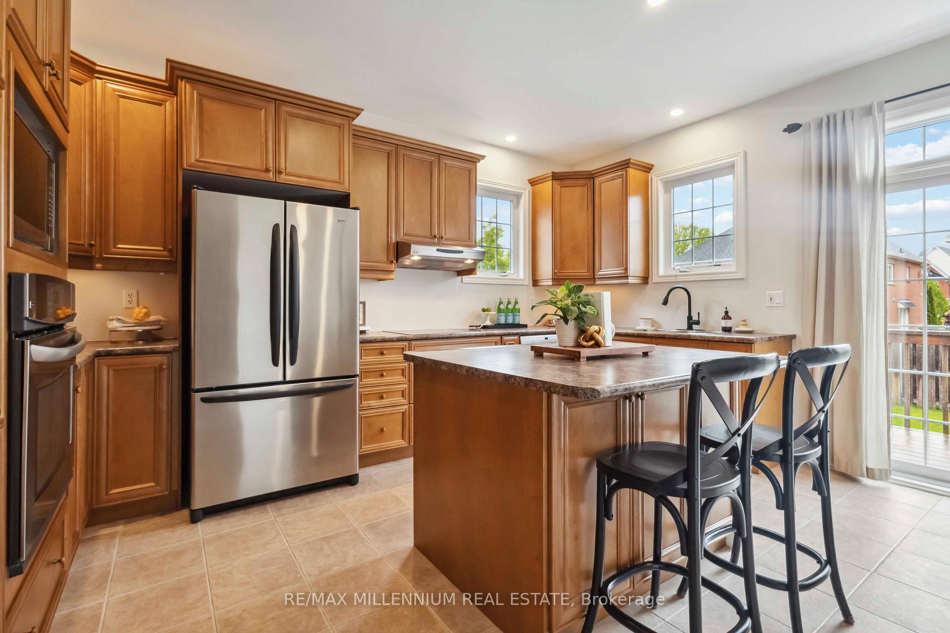Photo 16 of 27 Corsham Drive, Whitby, Brooklin — HOMEH