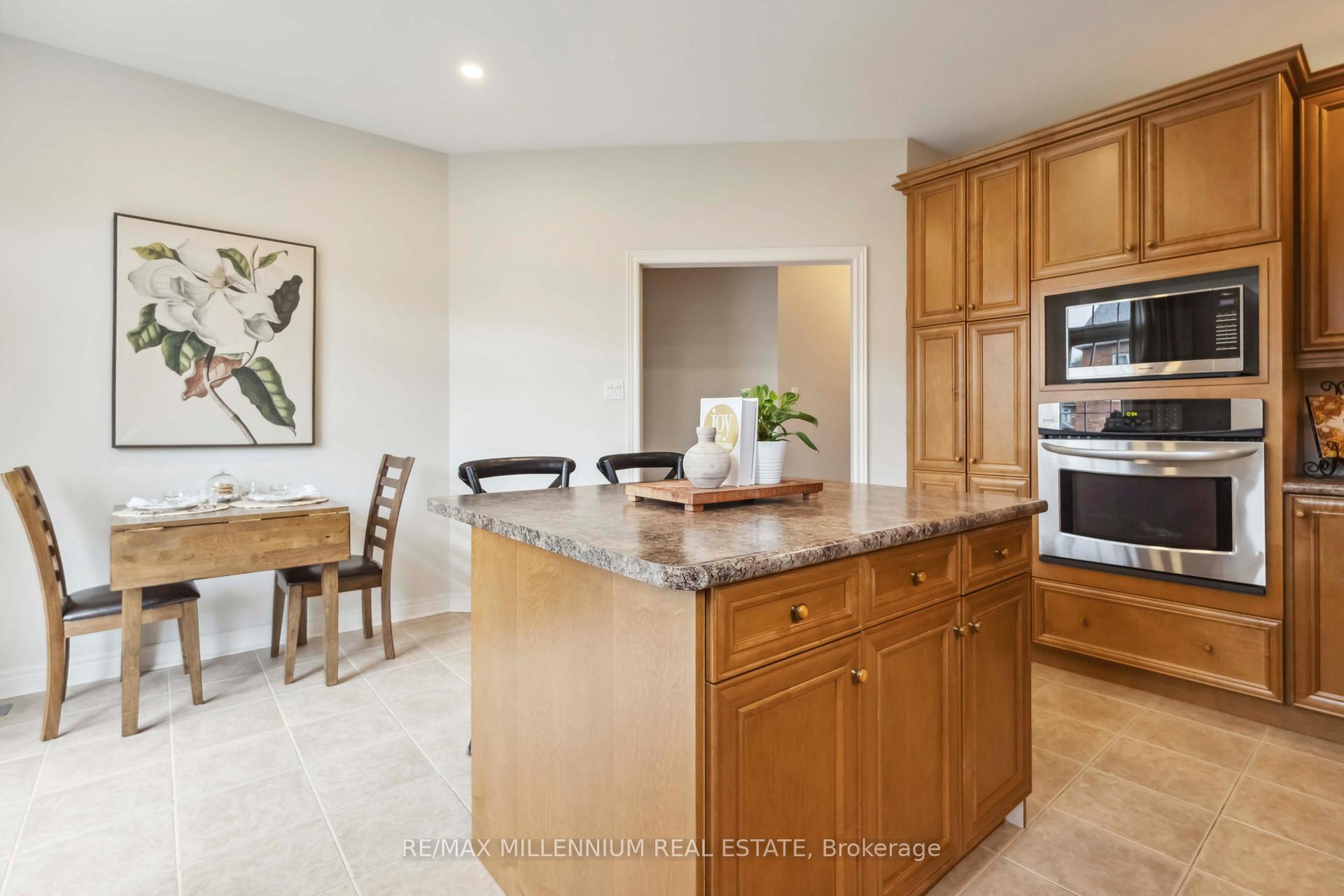 Photo 19 of 27 Corsham Drive, Whitby, Brooklin — HOMEH