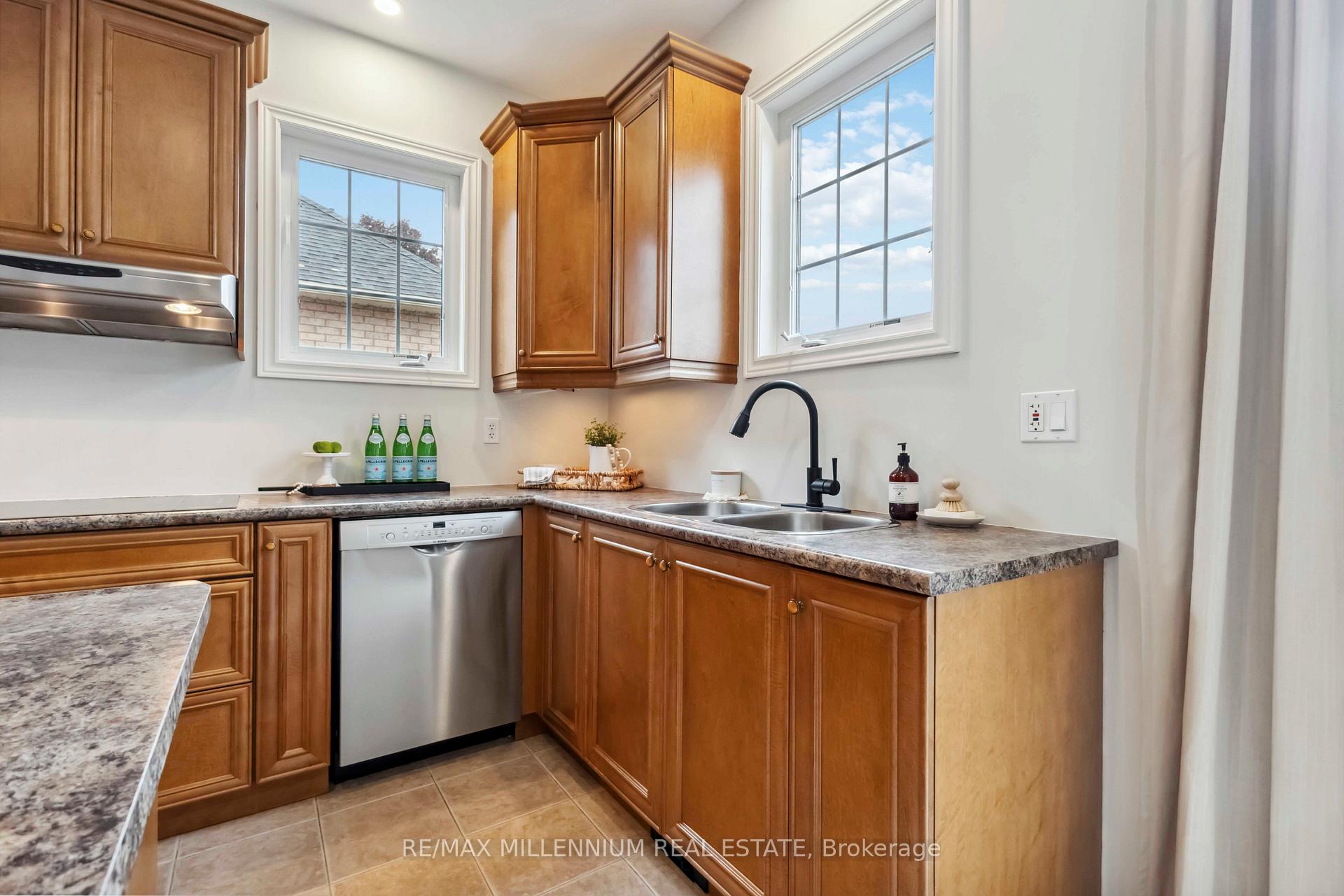 Photo 22 of 27 Corsham Drive, Whitby, Brooklin — HOMEH