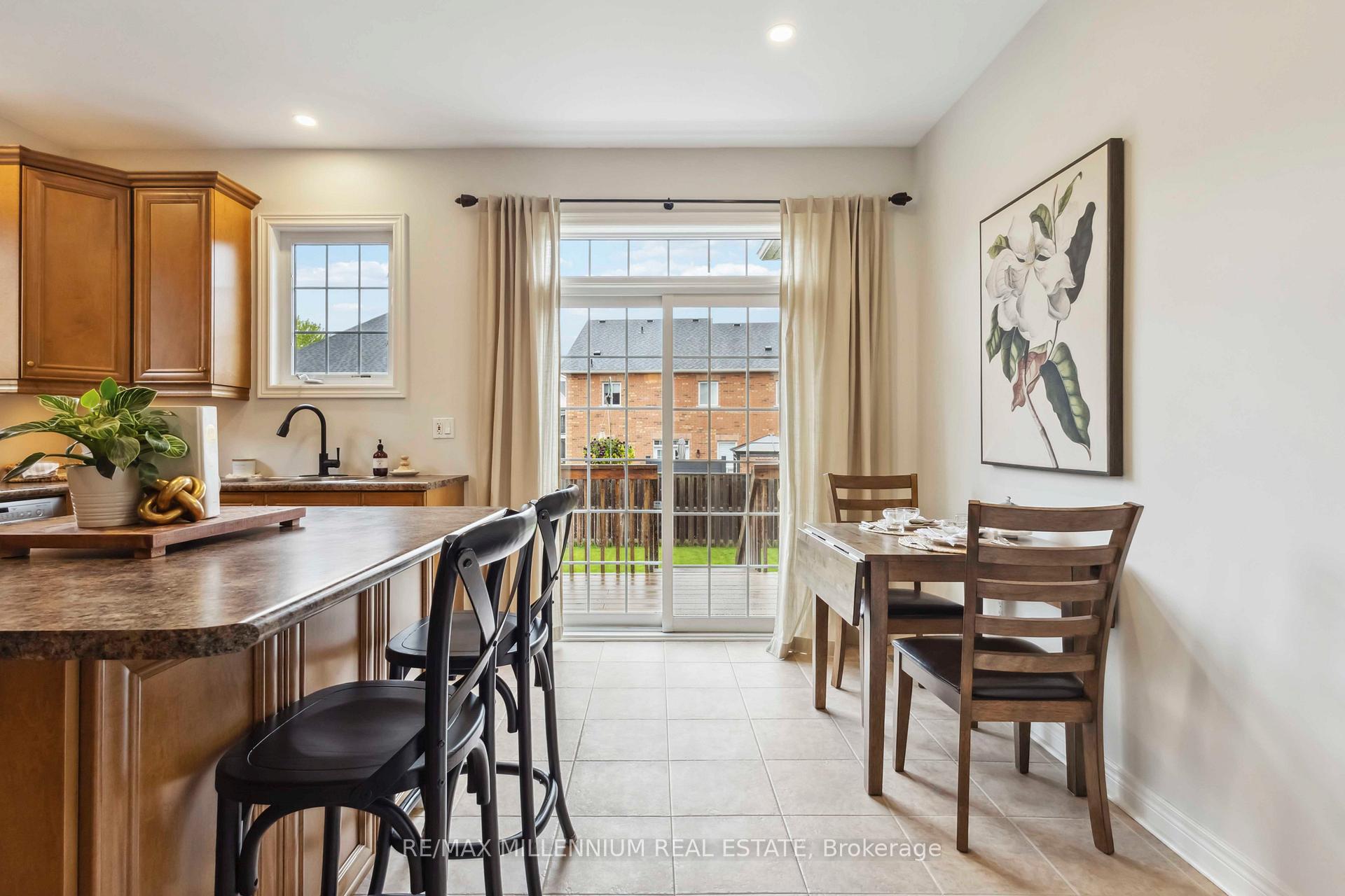 Photo 23 of 27 Corsham Drive, Whitby, Brooklin — HOMEH