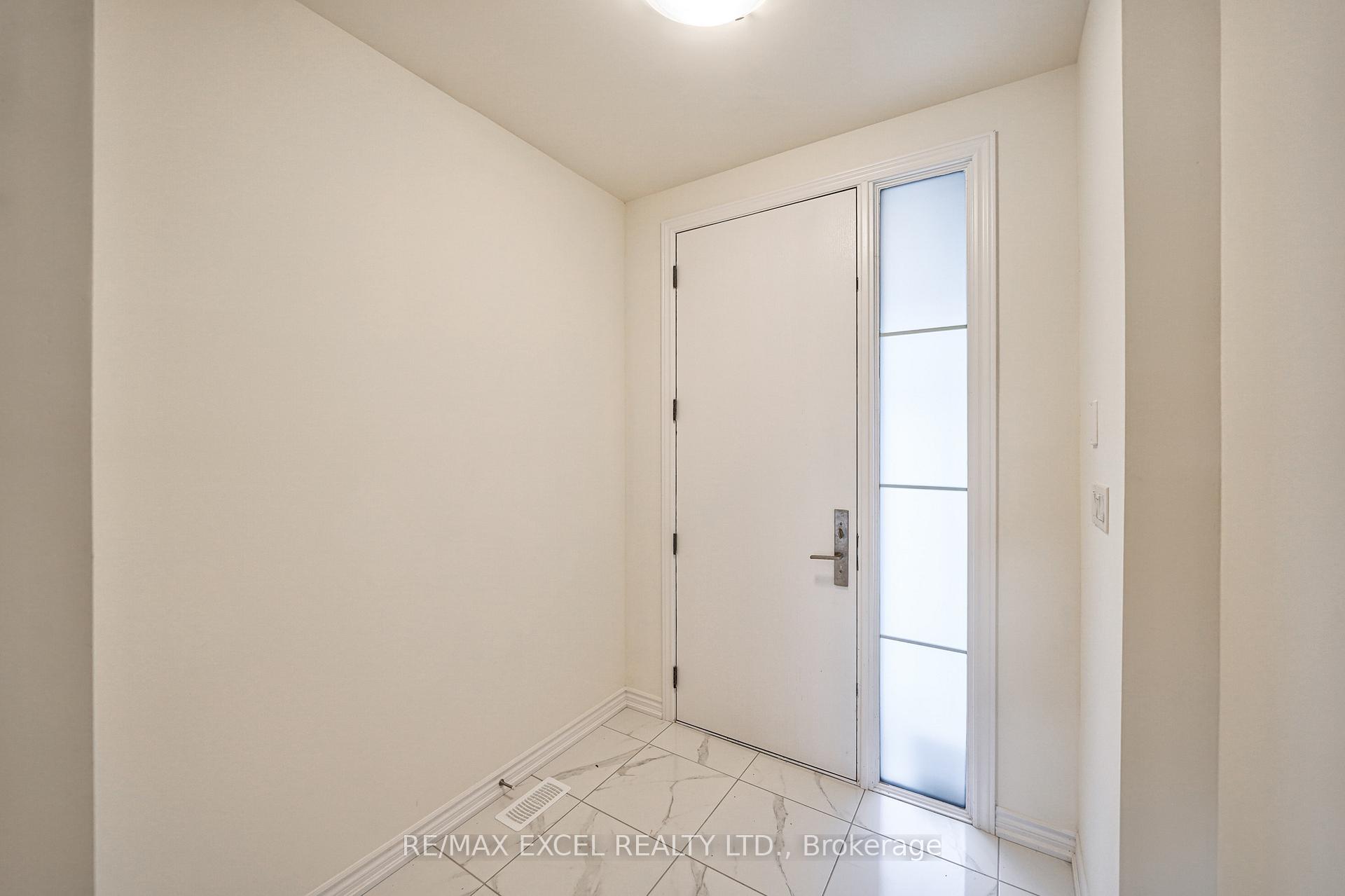 Photo 3 of 43 Lake Trail Way, Whitby, Brooklin — HOMEH