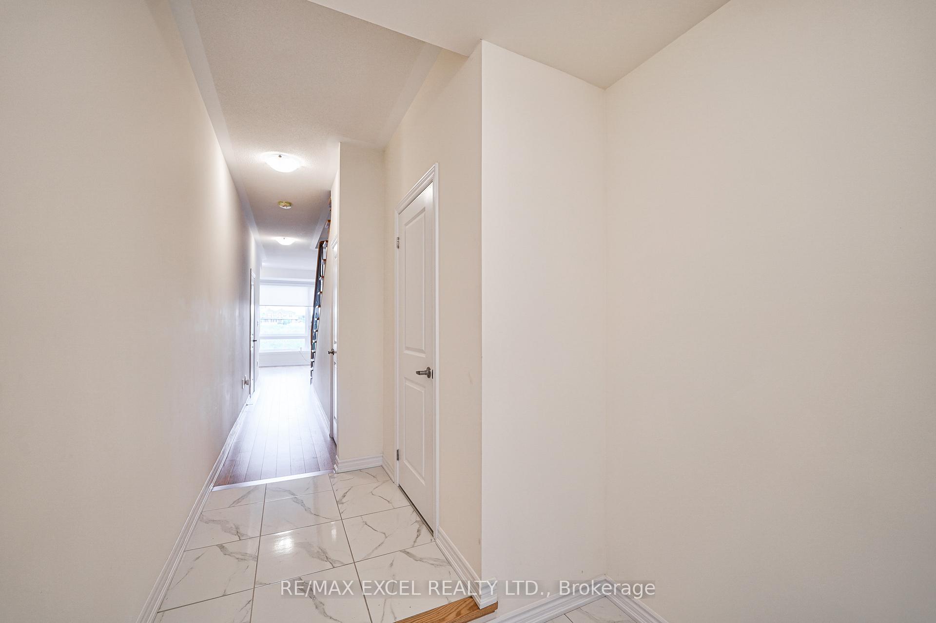 Photo 4 of 43 Lake Trail Way, Whitby, Brooklin — HOMEH