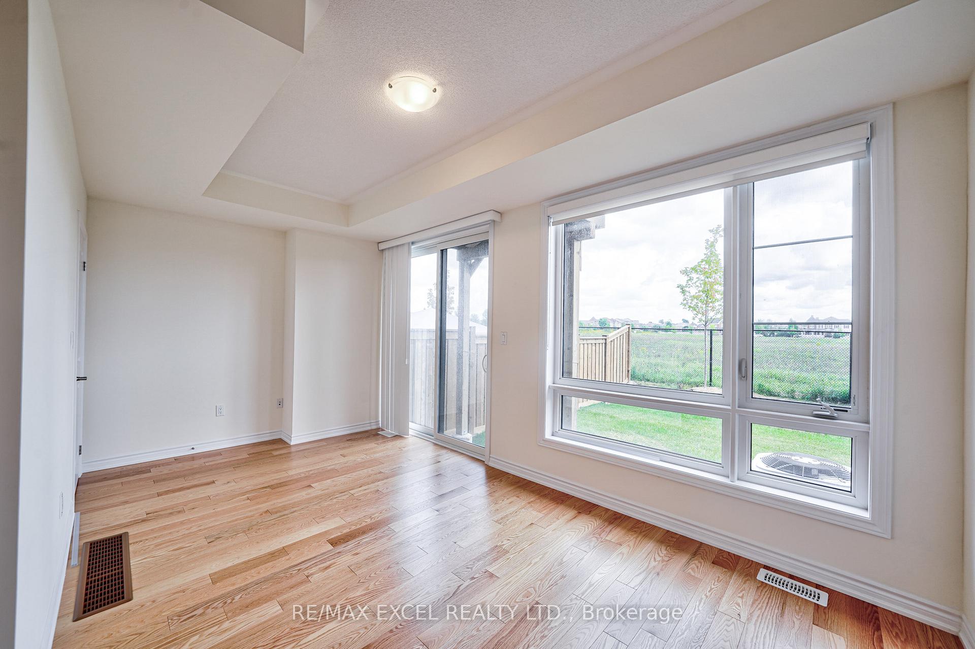 Photo 5 of 43 Lake Trail Way, Whitby, Brooklin — HOMEH
