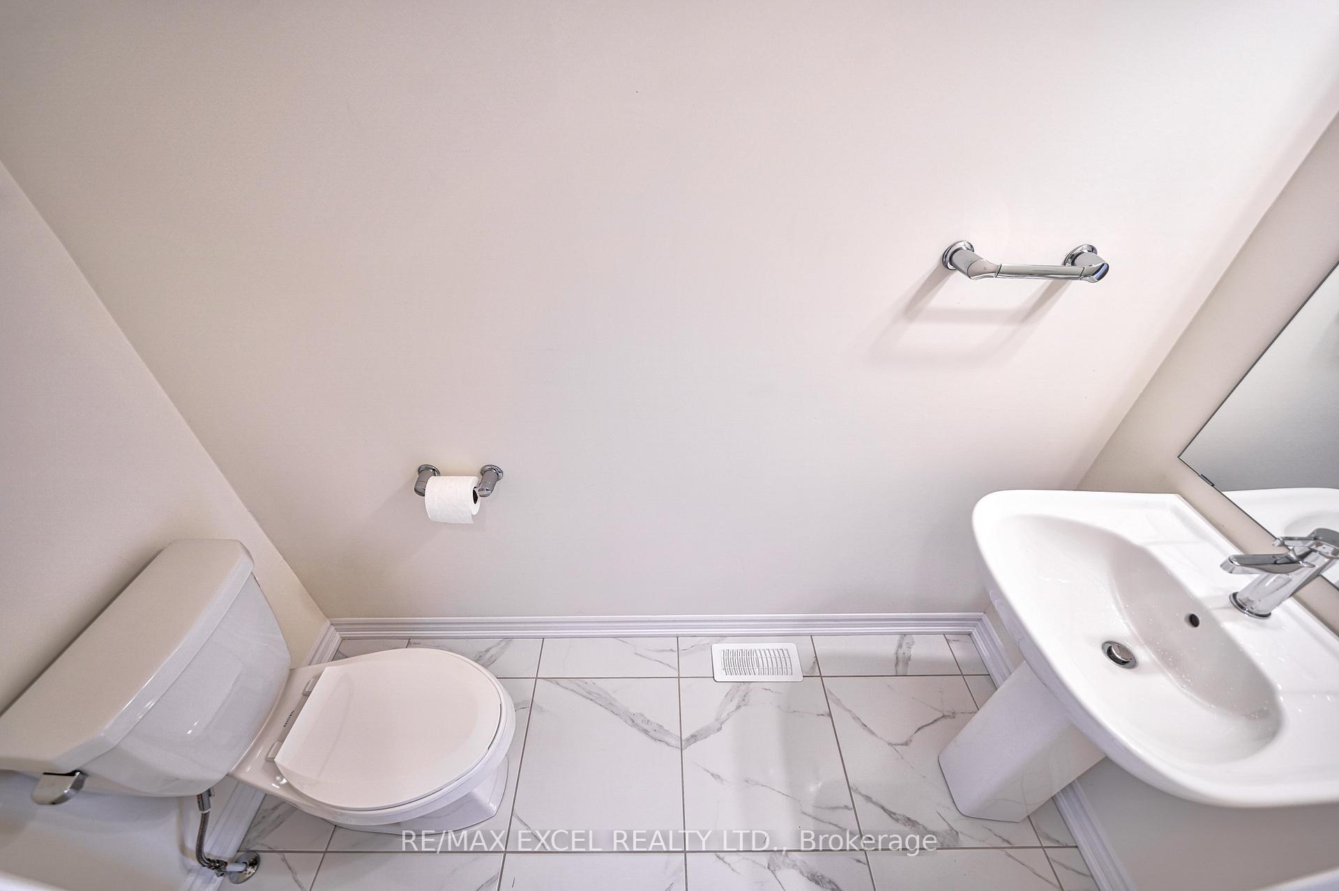 Photo 8 of 43 Lake Trail Way, Whitby, Brooklin — HOMEH