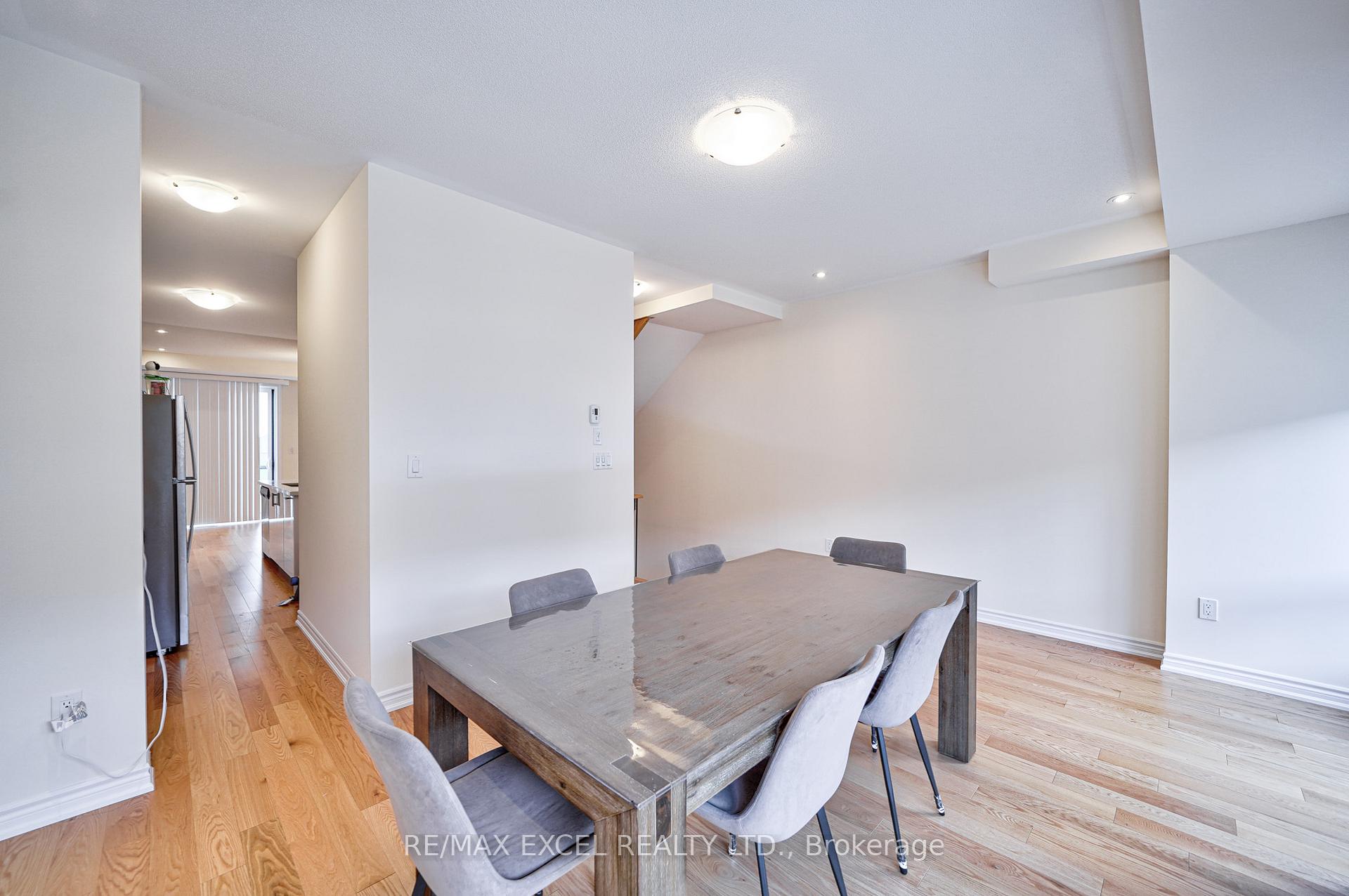 Photo 11 of 43 Lake Trail Way, Whitby, Brooklin — HOMEH