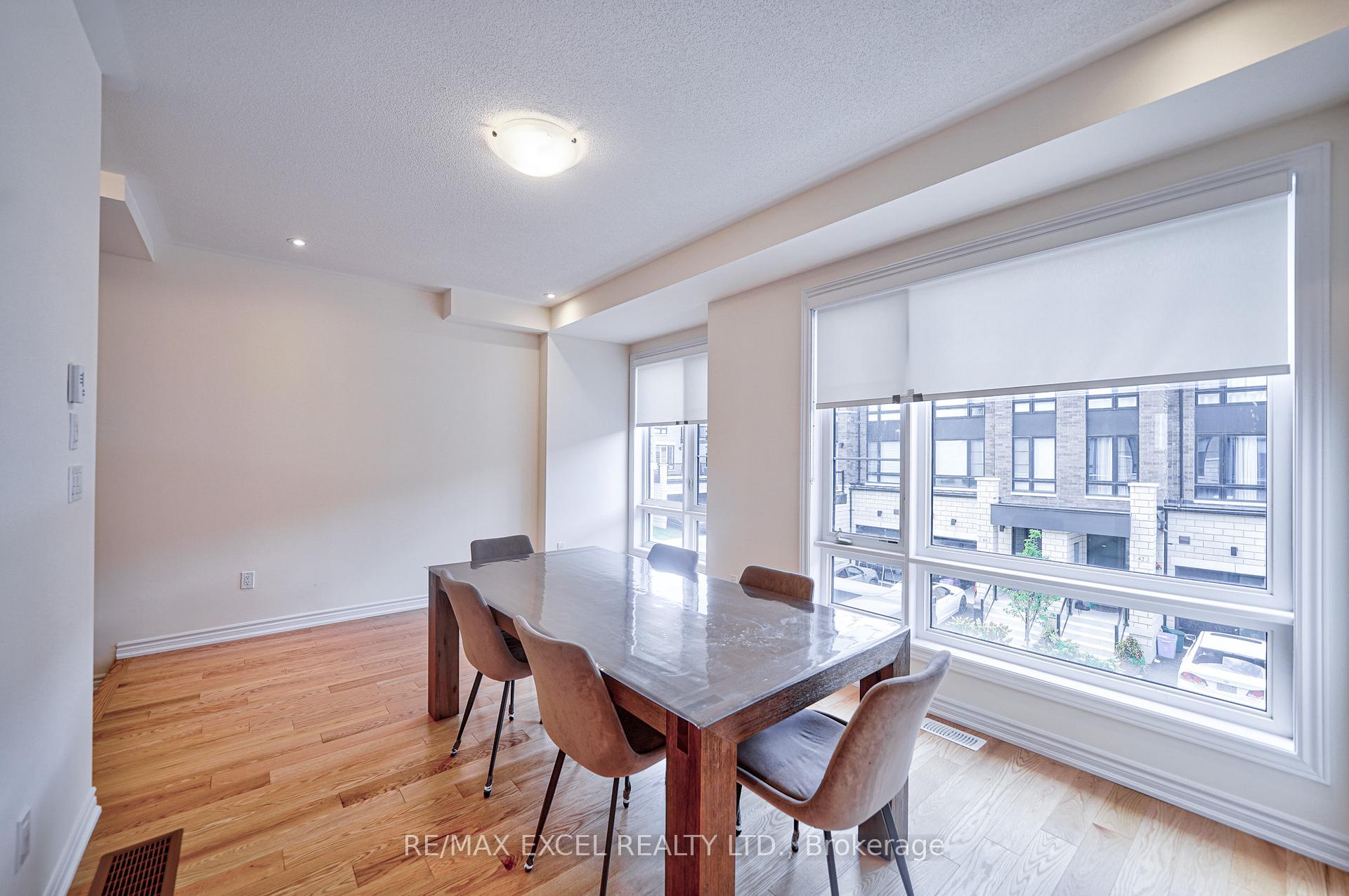 Photo 12 of 43 Lake Trail Way, Whitby, Brooklin — HOMEH