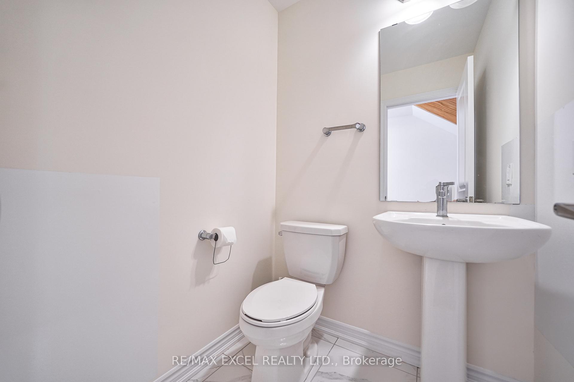 Photo 13 of 43 Lake Trail Way, Whitby, Brooklin — HOMEH